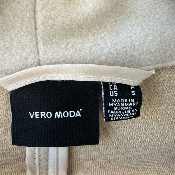 Cream coat - Picture 6 of 7